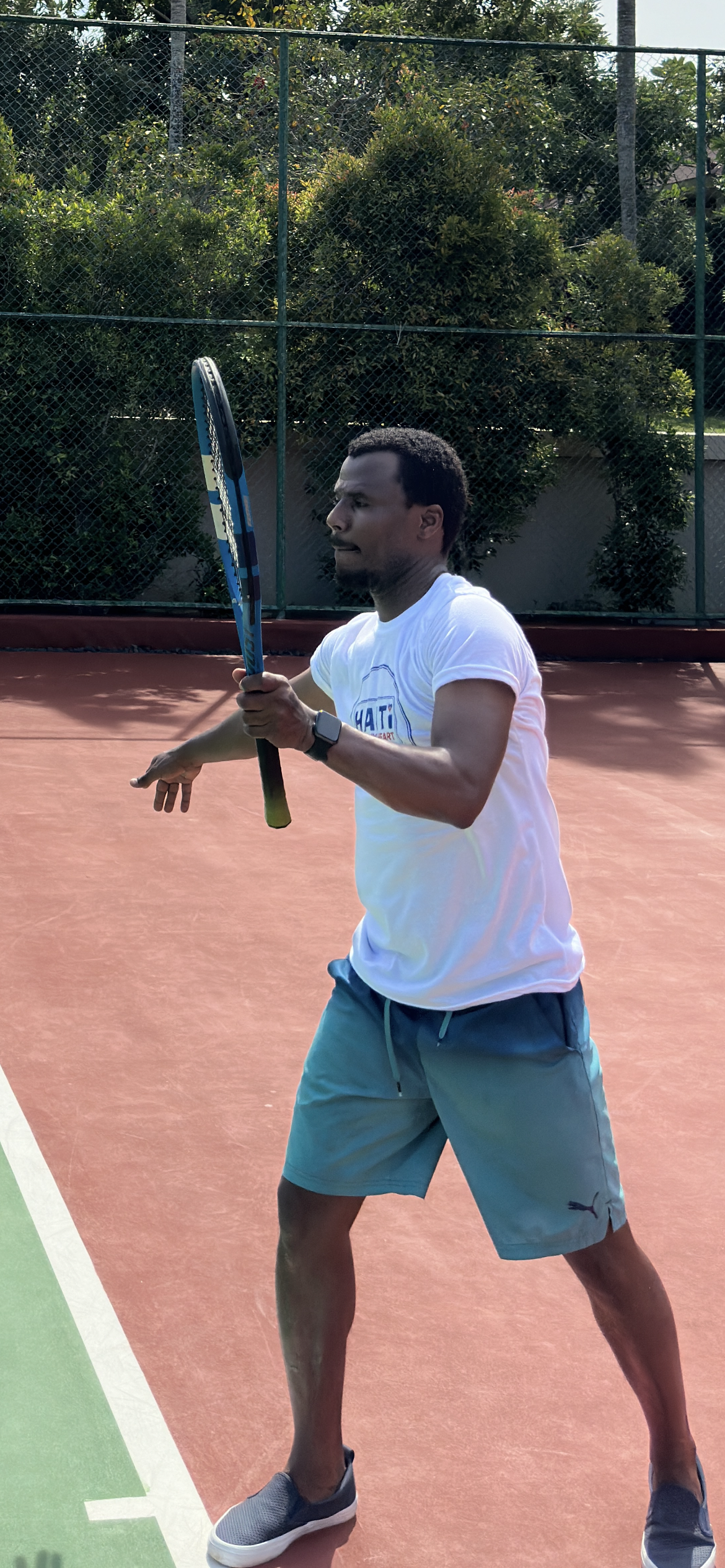 Junior Ceranor Nelson playing tennis in Bali
